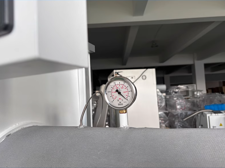 Vacuum Gauge of the Transfer Chamber